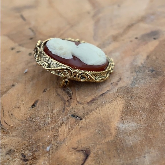 Vintage Mid Century Cameo Brooch Pin - Picture 2 of 4
